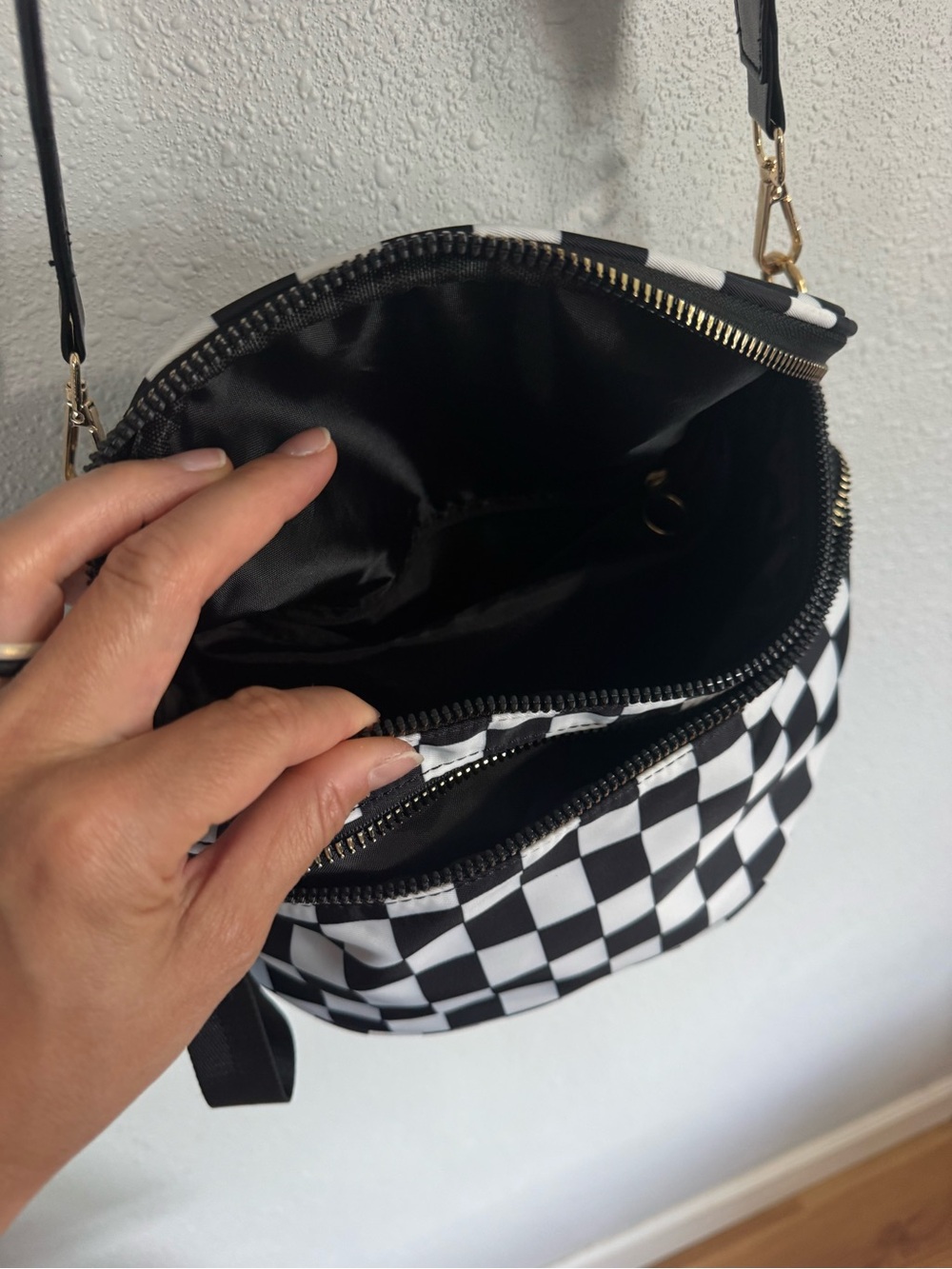 GoFree - The Roomiest Bum Bag (Black and White Checkered) - Picture 5 of 8
